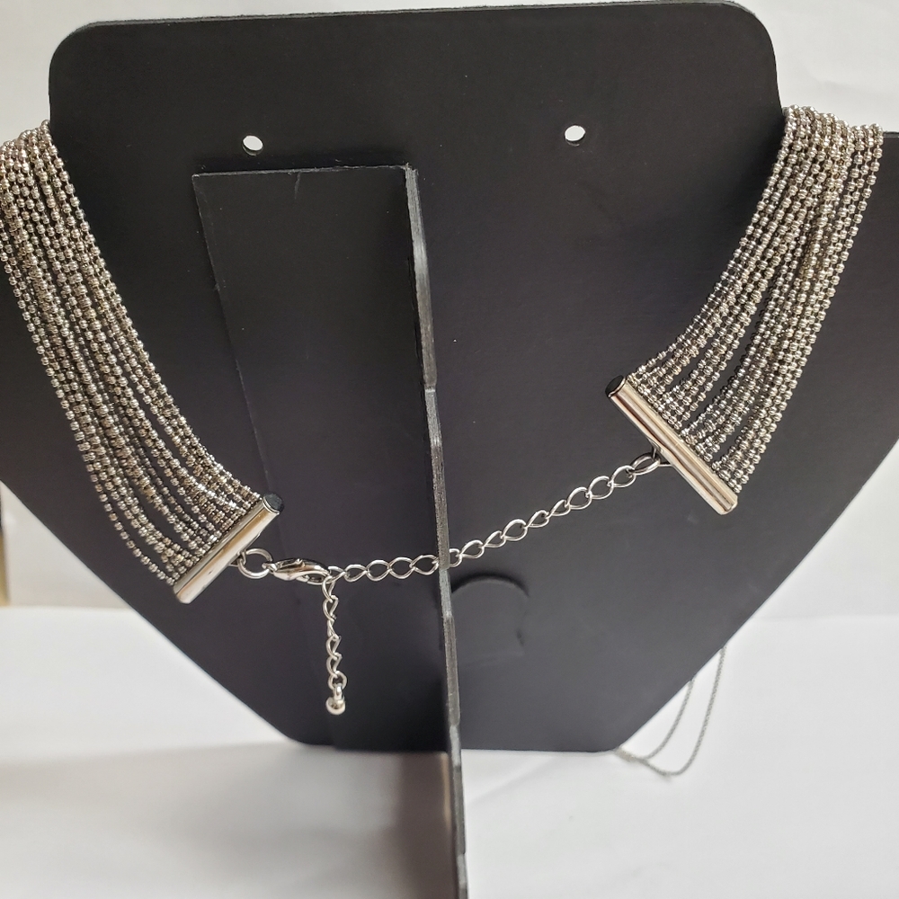 This Multi-Stranded 22 Chains Silvertone Statemen… - image 2